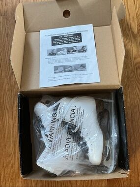DBX Motion girls' size 4 White  Figure Ice Skates  IN ORIGINAL BOX.